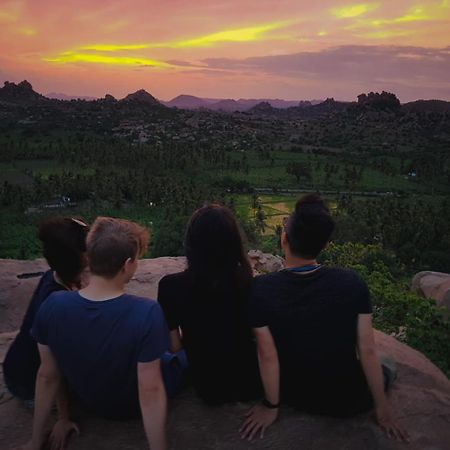 Thilak Home Stay Hampi Luaran gambar