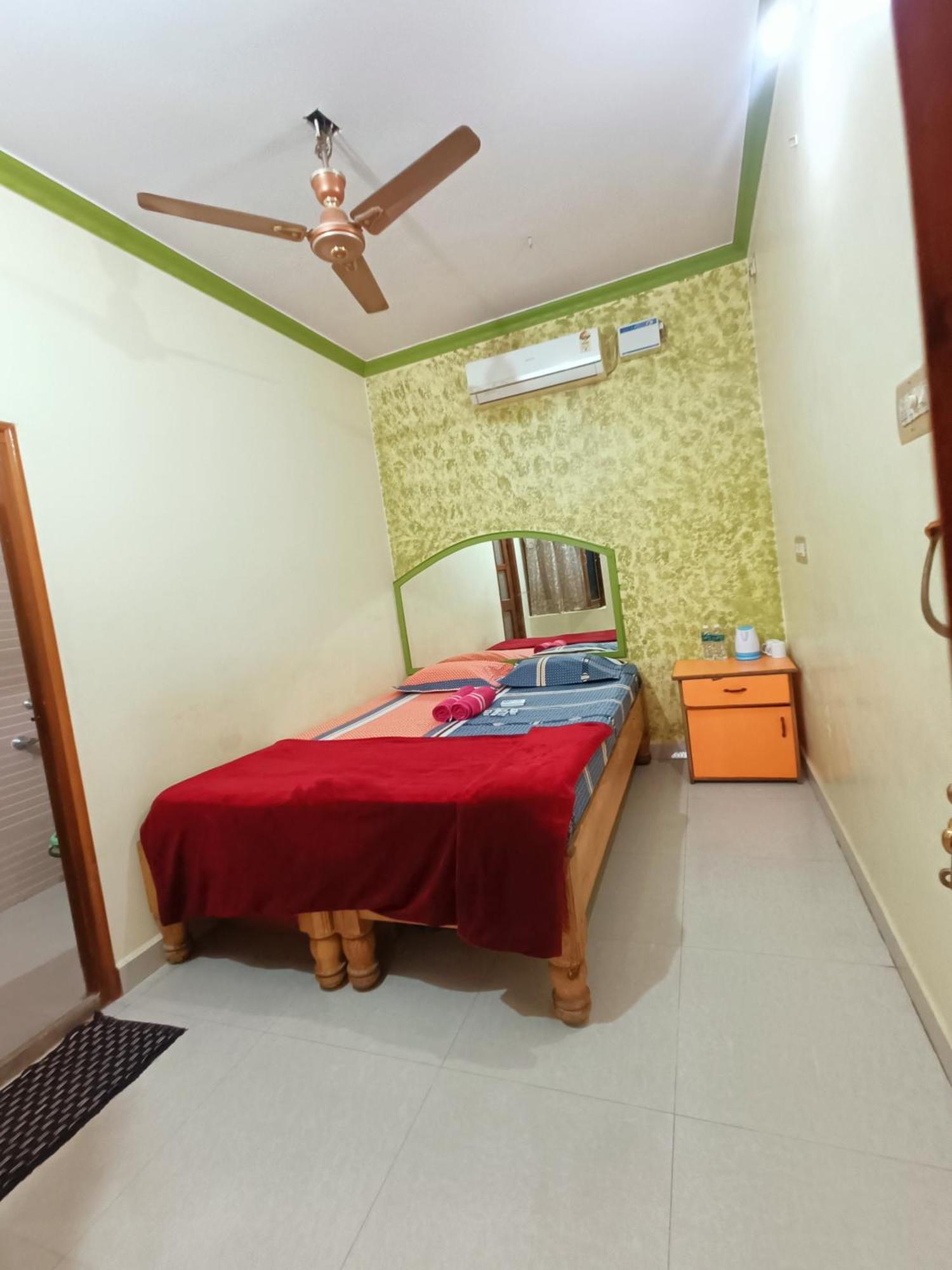 Thilak Home Stay Hampi Luaran gambar