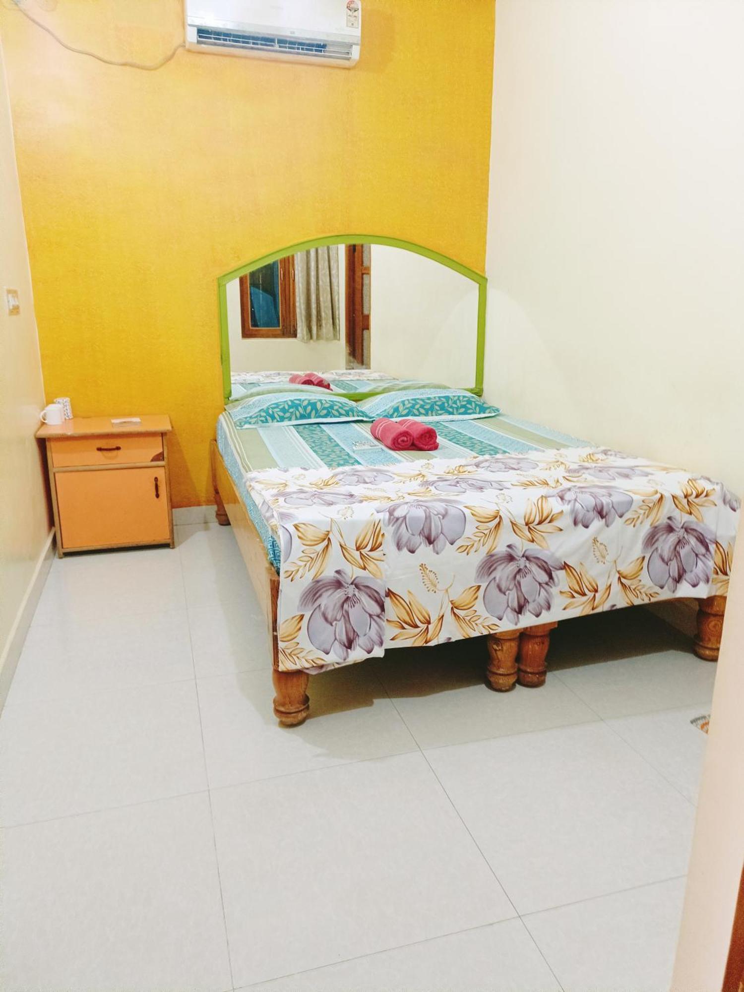 Thilak Home Stay Hampi Luaran gambar