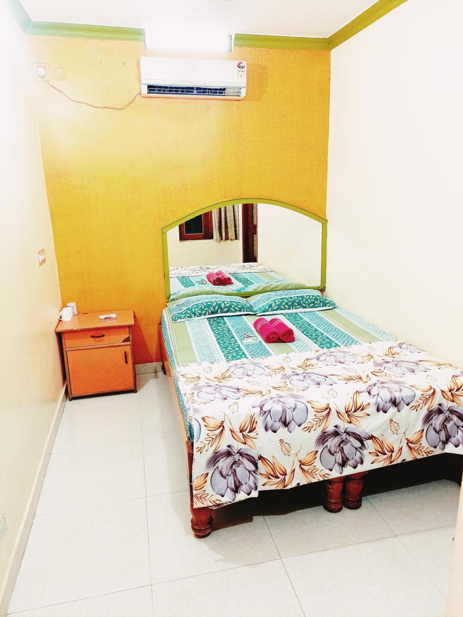 Thilak Home Stay Hampi Luaran gambar