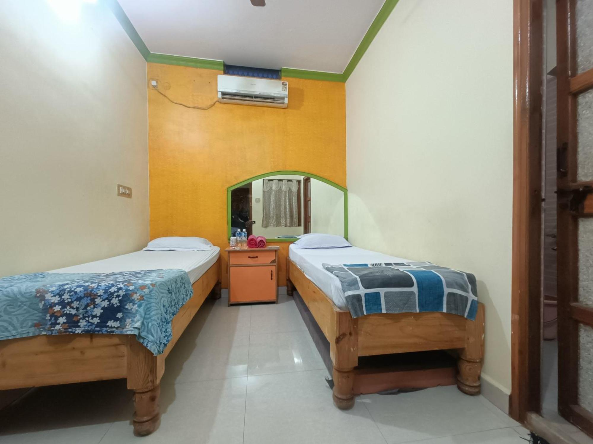 Thilak Home Stay Hampi Luaran gambar