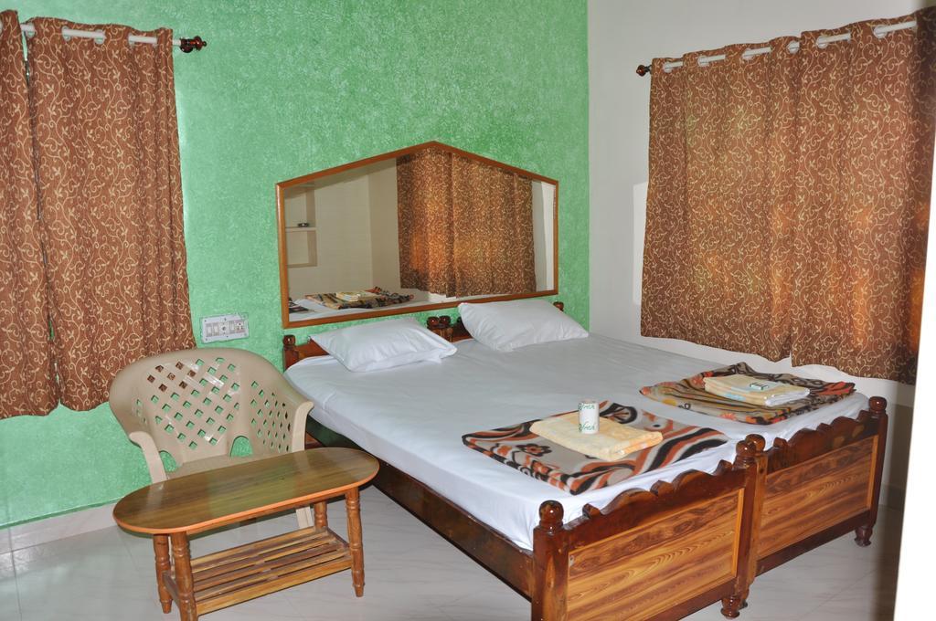 Thilak Home Stay Hampi Luaran gambar