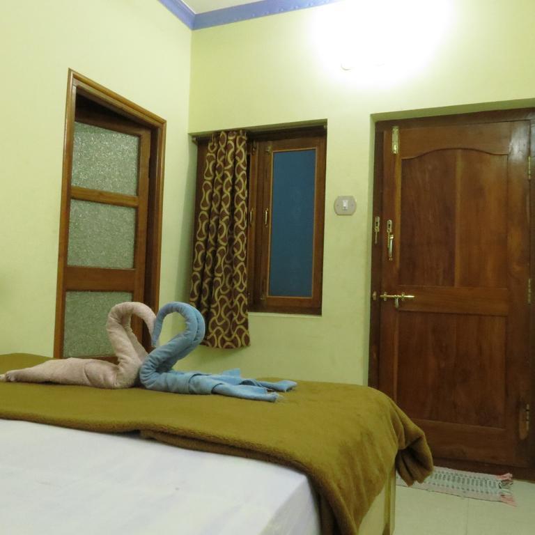 Thilak Home Stay Hampi Luaran gambar