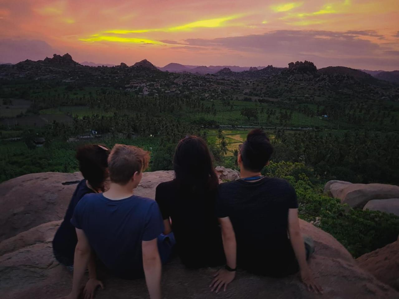 Thilak Home Stay Hampi Luaran gambar